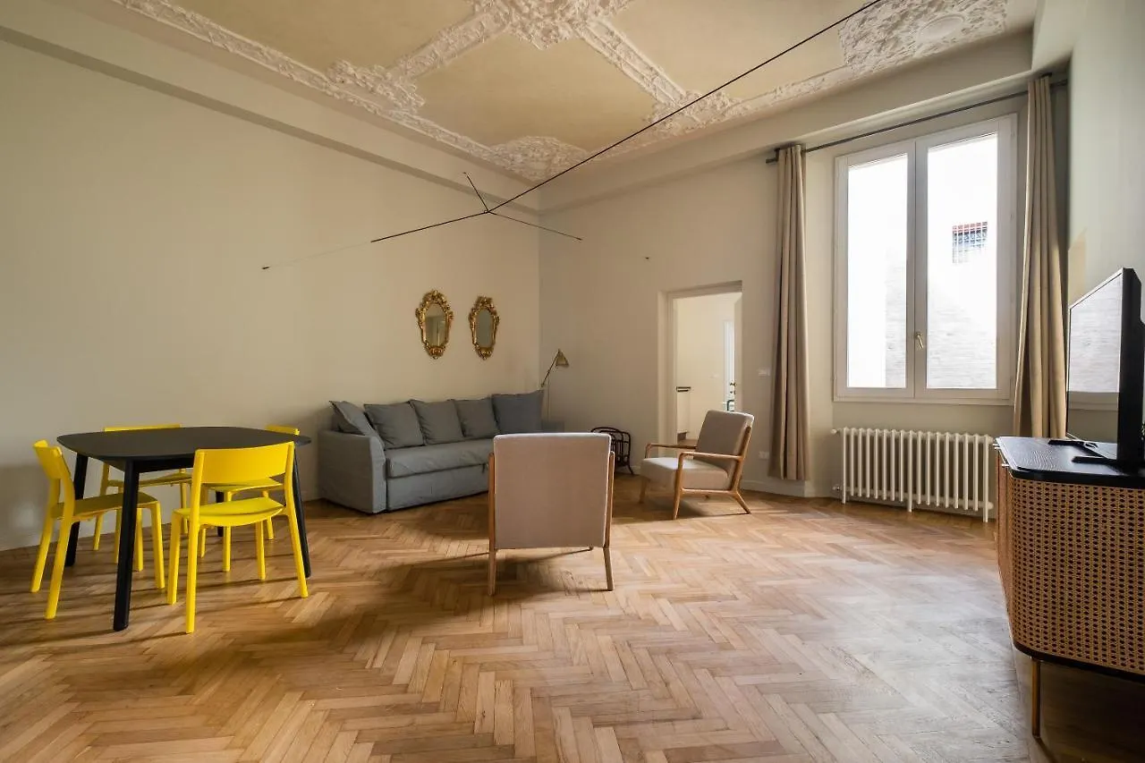 Appartamento d'Azeglio nel salotto di Bologna