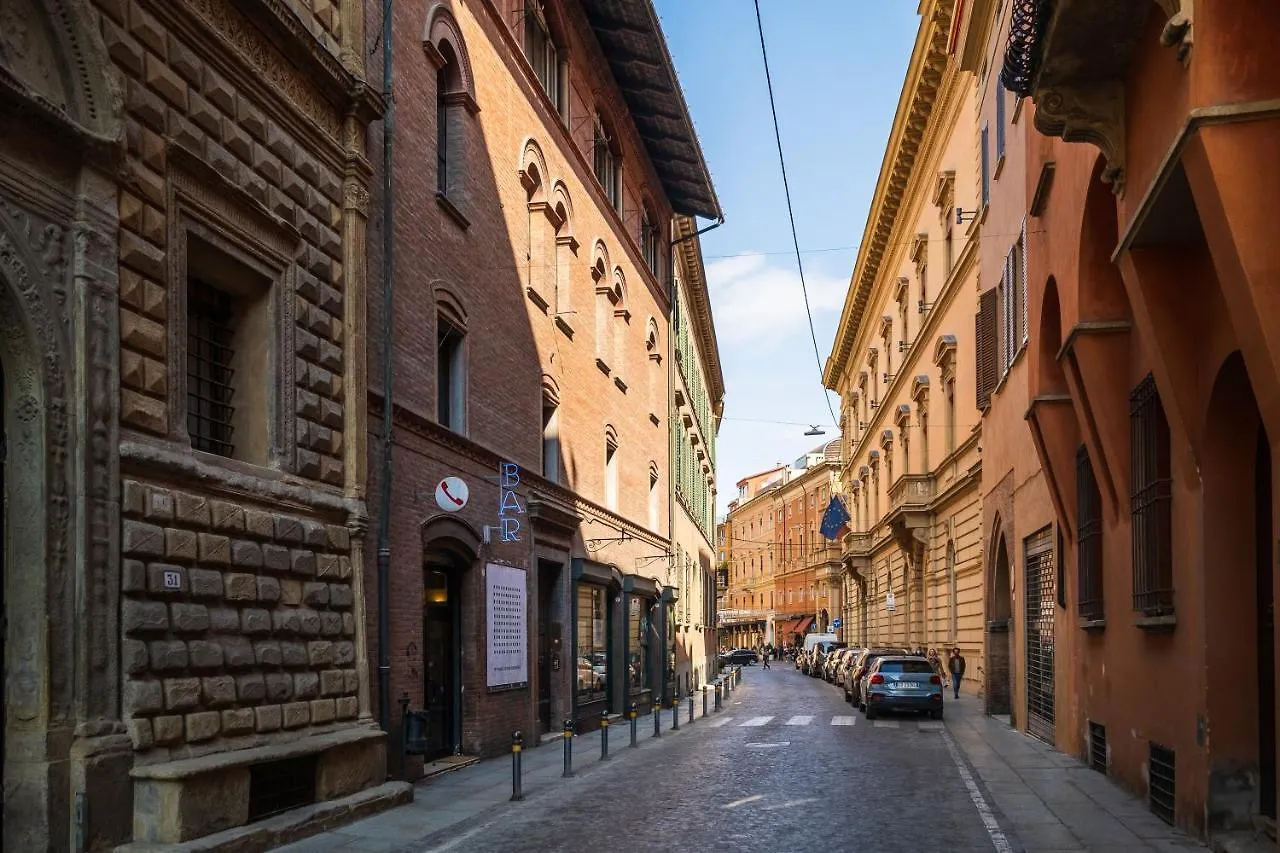 Appartamento d'Azeglio nel salotto di Bologna 0*,  Italia